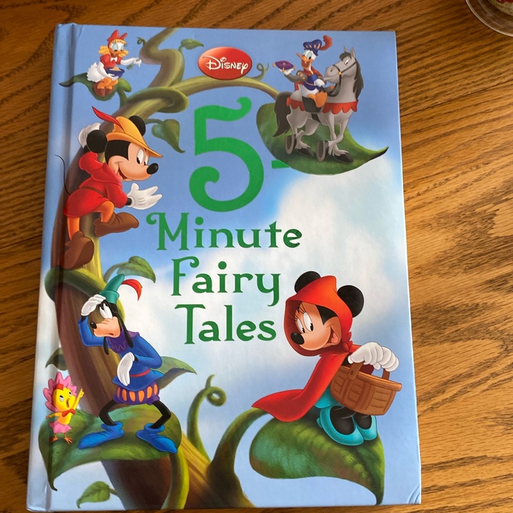 Disney 5-Minute Fairy Tales (5-Minute) Stories In excellent used condition.